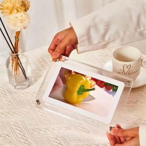 Cornice Digitale per liberare le tue foto e i video dal telefono, trasformarli in un loop infinito di felicità
